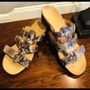 Vionic wedge slides size 9